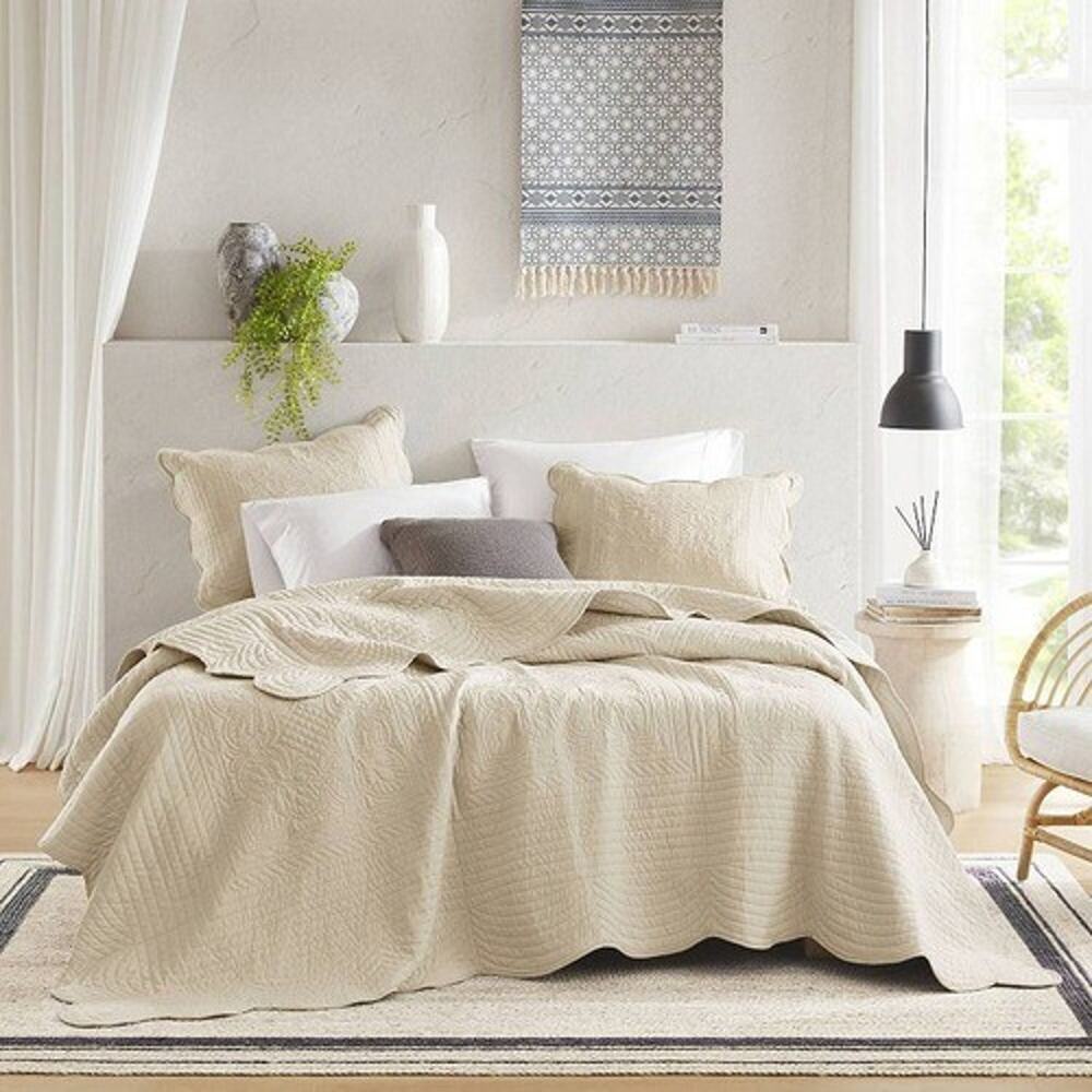 Madison Park Genoa 3pc Full/Queen Scalloped Edge Reversible Coverlet Quilt Set